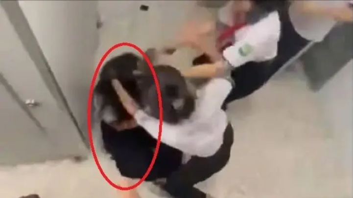 Nữ sinh lớp 8 bị đánh hội đồng rạn nứt 3 xương sườn